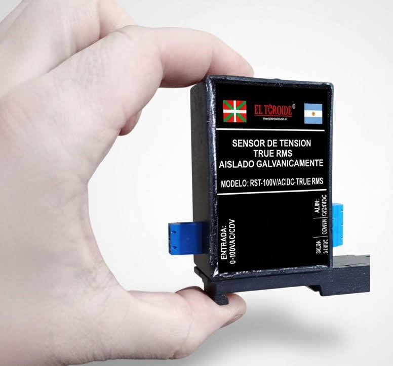 Sensor de tensión True RMS aislado galvánicamente, sostenido con la mano - El Toroide