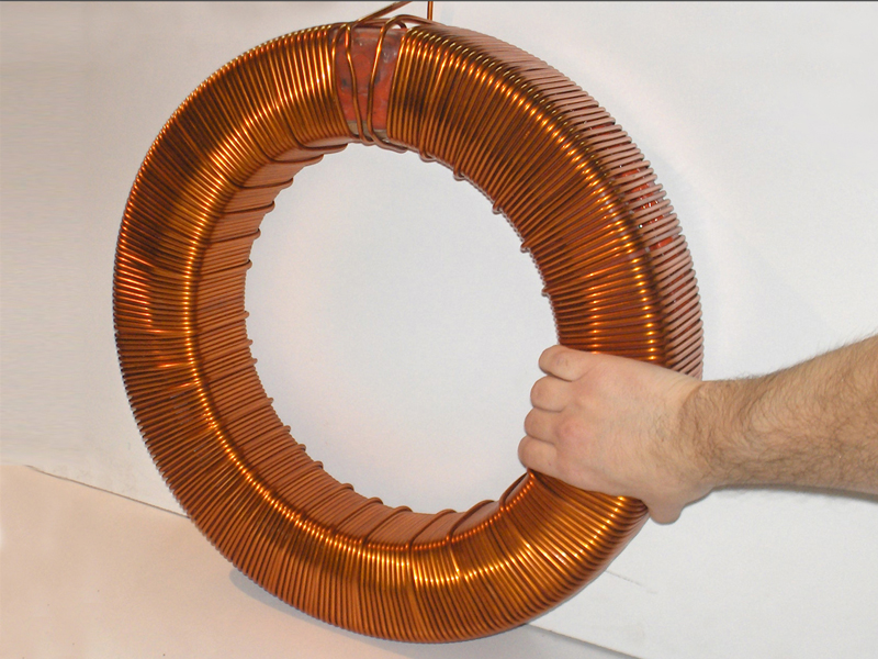 Transformador toroidal de núcleo cerrado